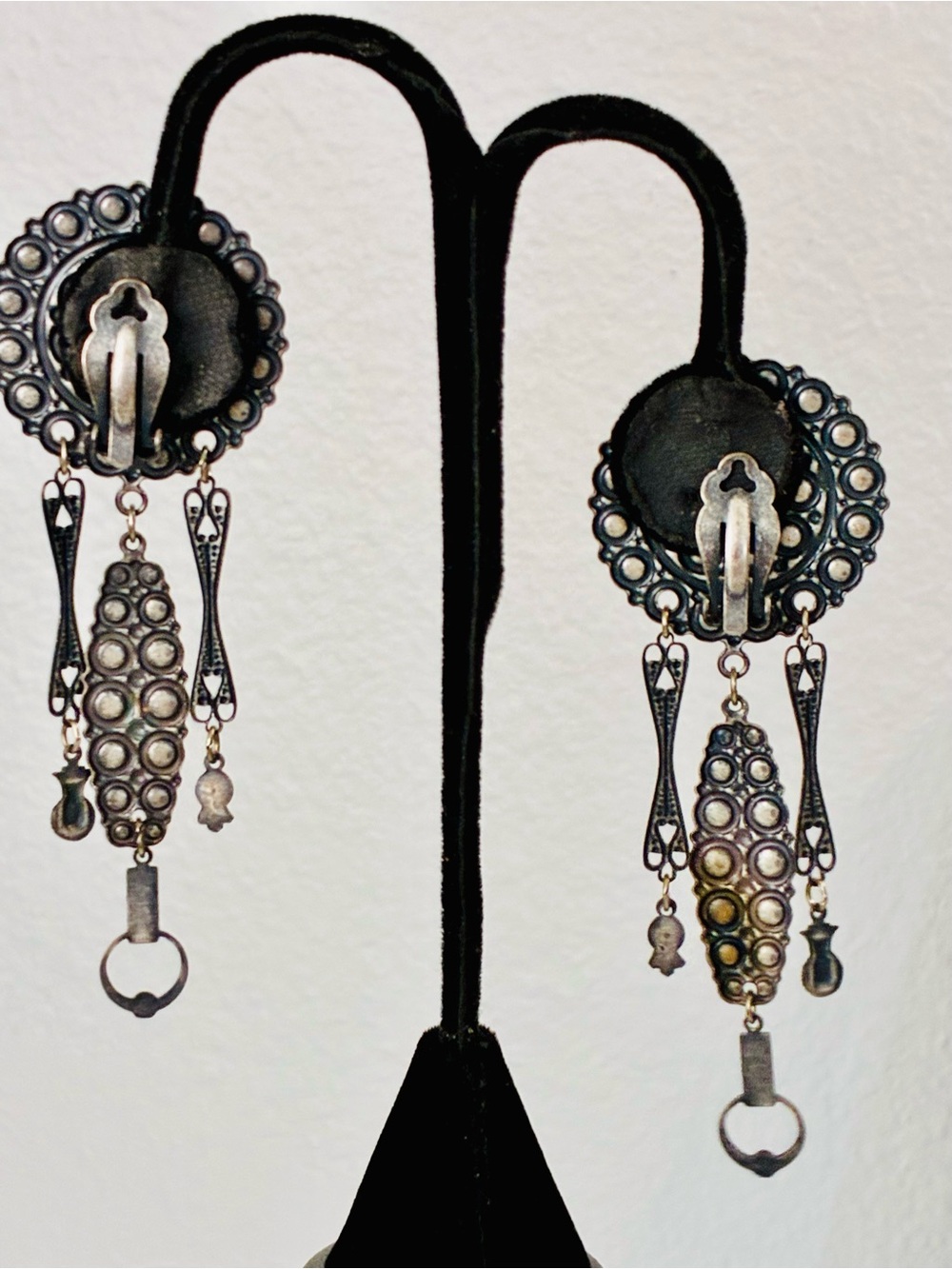 Antique Silver-Tone Art Deco Revival Dark Swarovski Dangle Clip Earrings 90s EUC - Picture 8 of 12